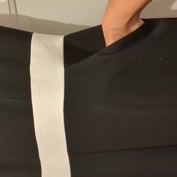 🌞Calvin Klein EUC black-and-white colorblock dress-- with pockets! - Picture 6 of 8